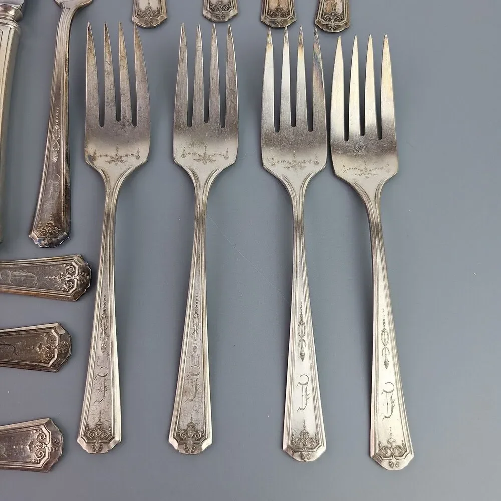 Vintage Oneida Lady Grace 1933 Tudor Silverplate 18 Pc Flatware Set Monogram J